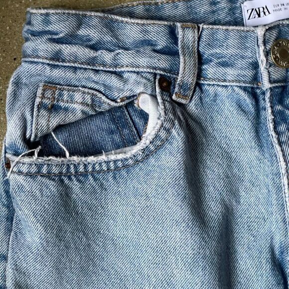 Zara Light Wash Very Distressed 100% Ecologically Grown Cotton Jeans (Size: 4) - Picture 15 of 15